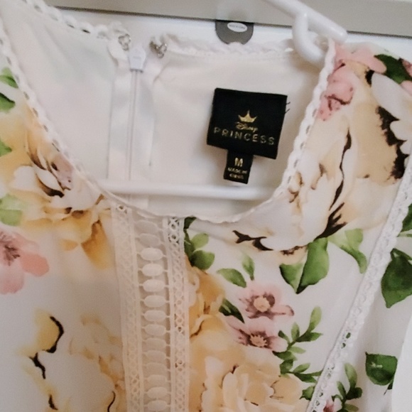 Spring dress - Picture 3 of 4